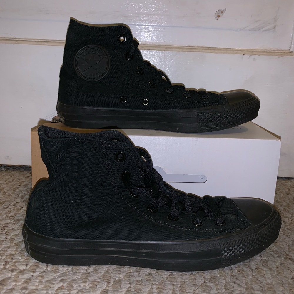 🖤🖤Black Converse High Tops🖤🖤
